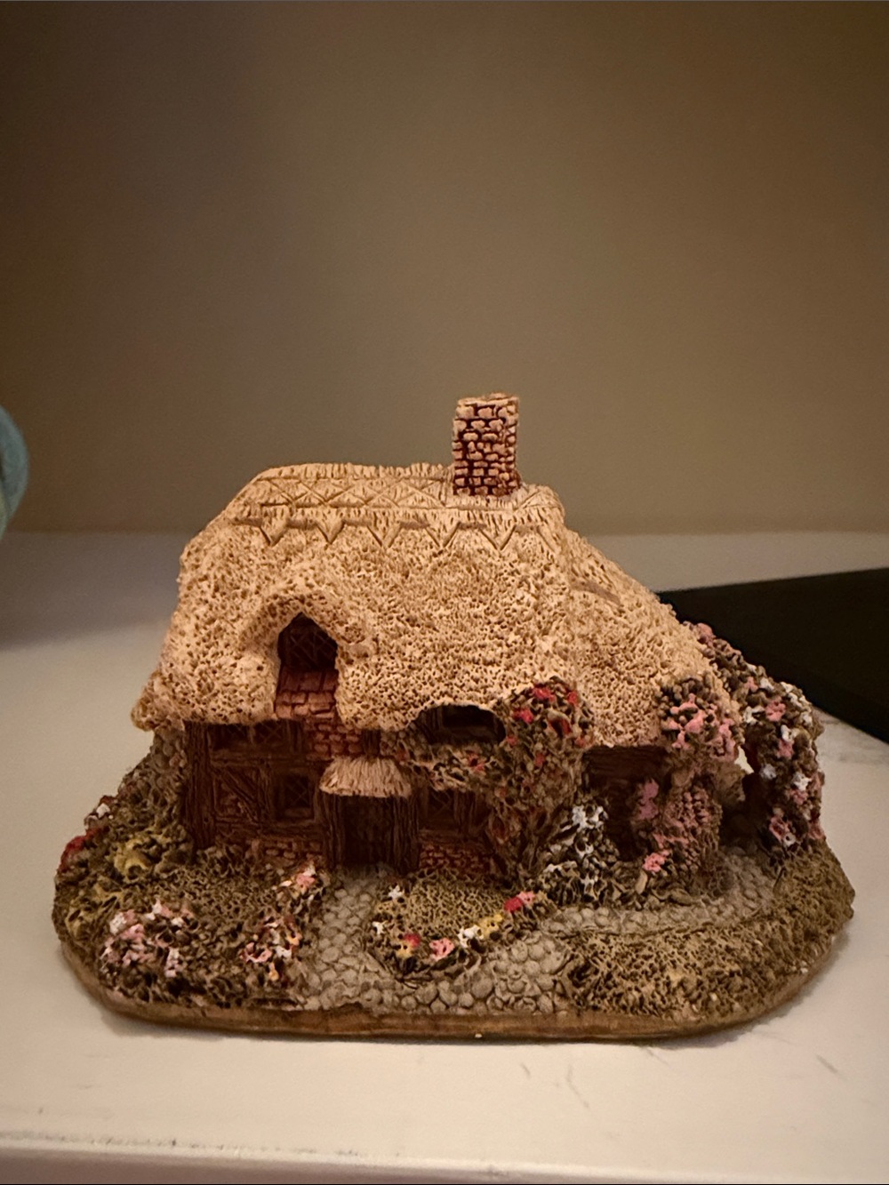 Lilliput Lane Spring Bank Cottage Figurine Hand Painted Miniature Masterpieces - Picture 5 of 5